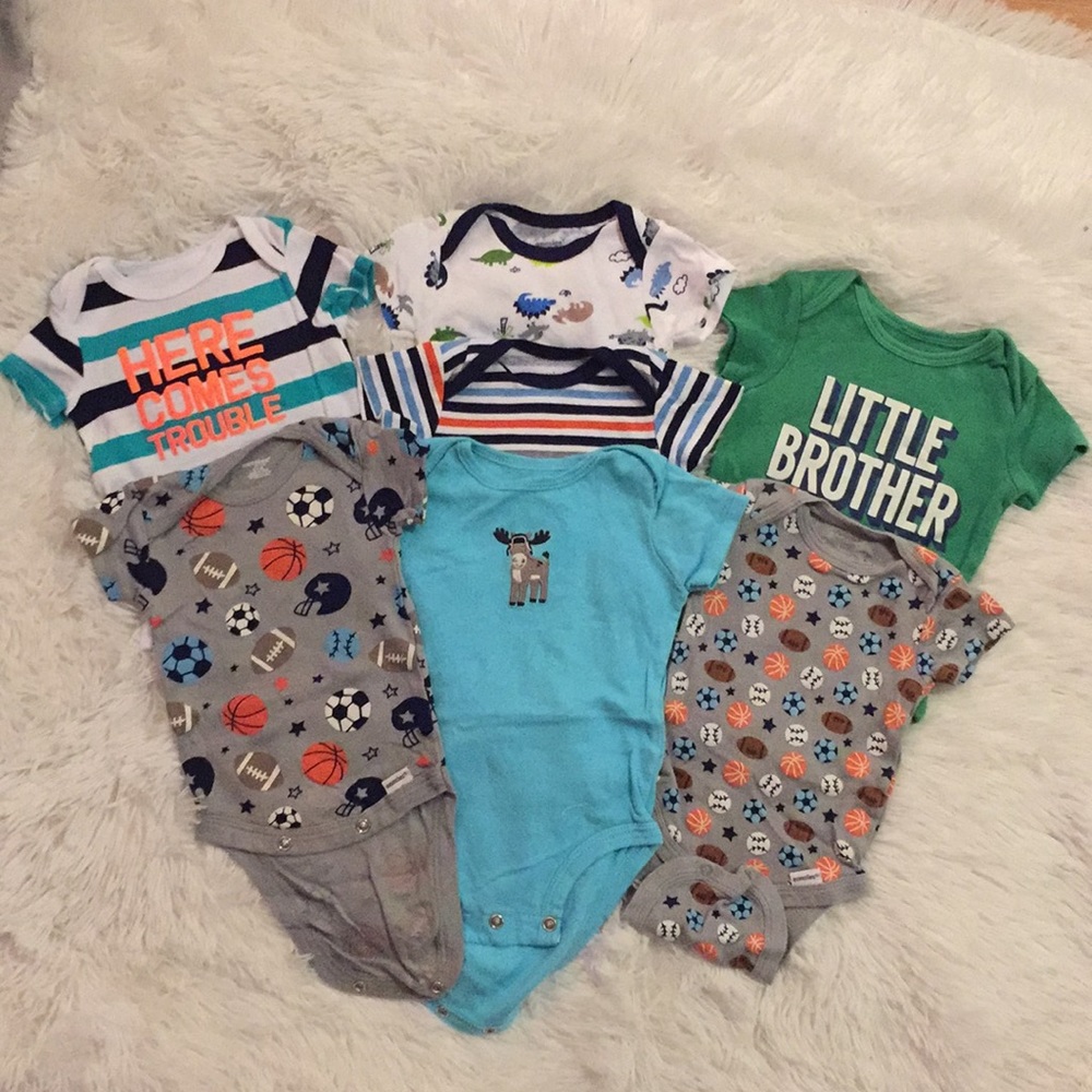 Misc onsies sold together - Picture 1 of 1